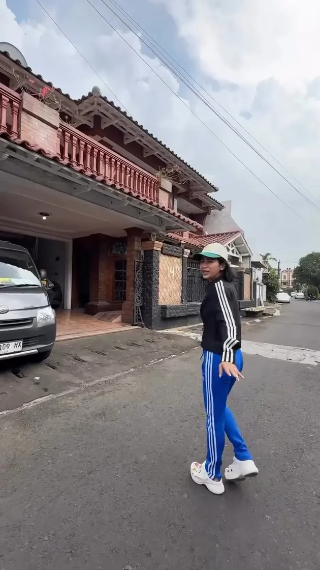 rumah Farida Nurhan tampak depan