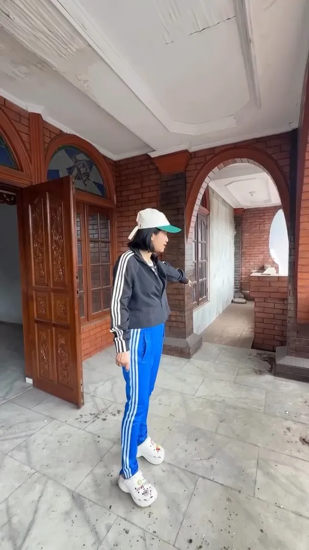 teras rumah Farida Nurhan