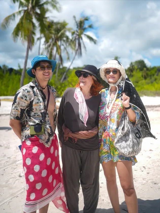 Luna Maya, Maxime dan Desa Maya