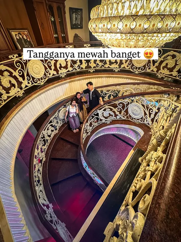 tangga di Rumah Muzdalifah 