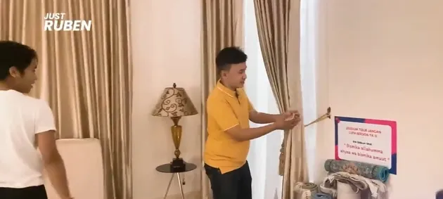 tempelan doa di kamar Ruben Onsu