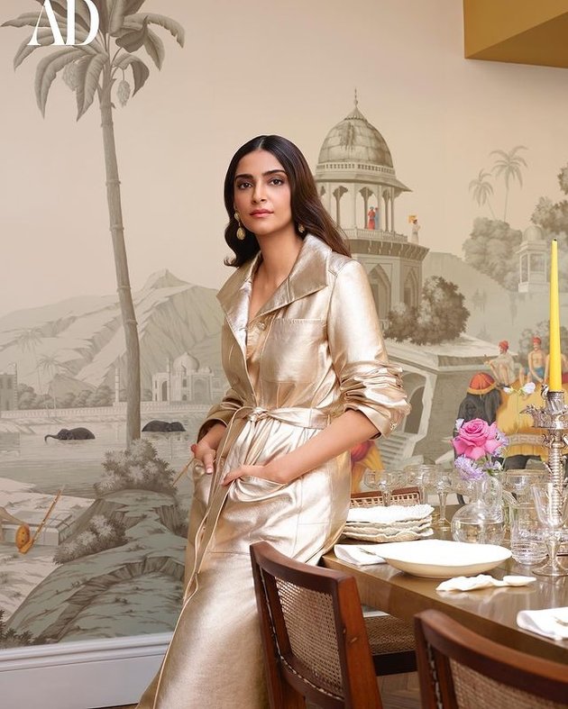 Portrait of Sonam Kapoor's House in London, Modern Classic Style - Super Luxurious