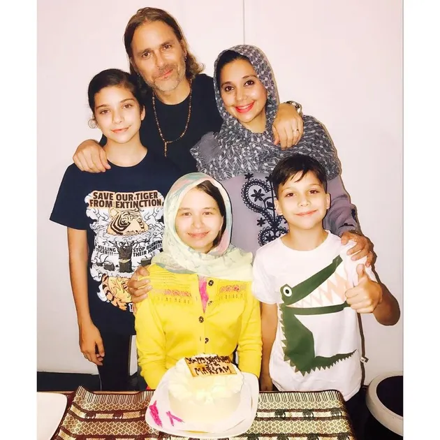 Ayu Azhari dan Mike Tramp