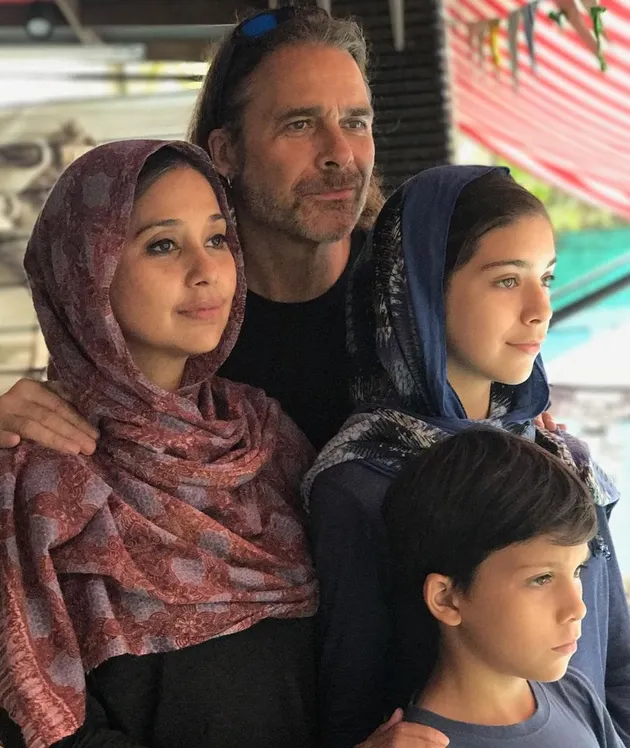 Ayu Azhari dan Mike Tramp