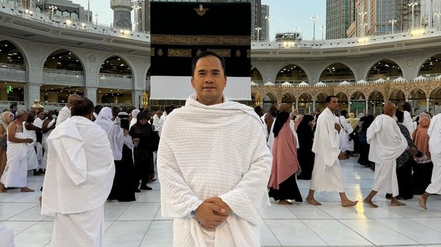 Portrait of Saipul Jamil Departing for Hajj, Happy Smile in Saudi Arabia