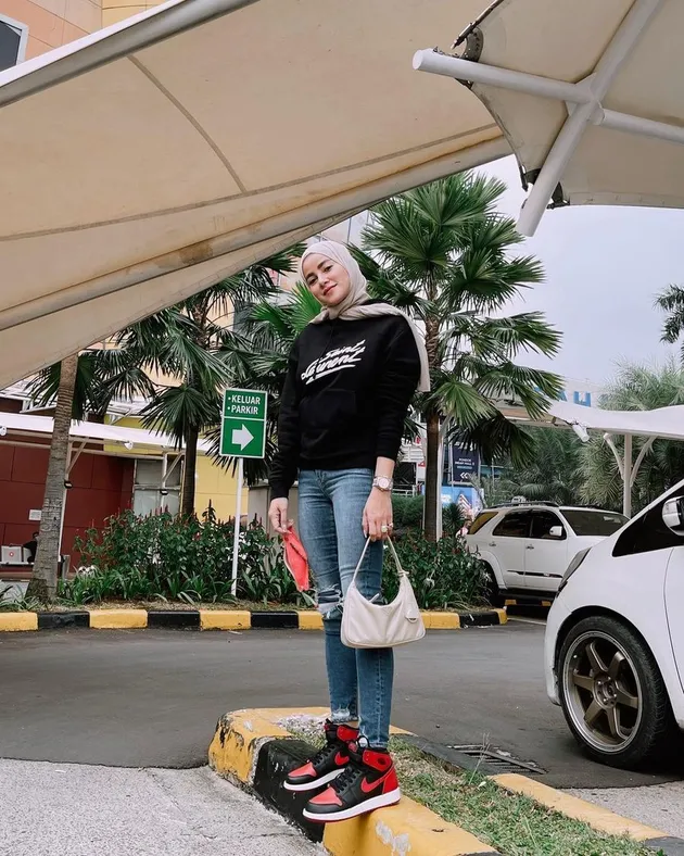 Potret Olla Ramlan dengan Motor Gedenya