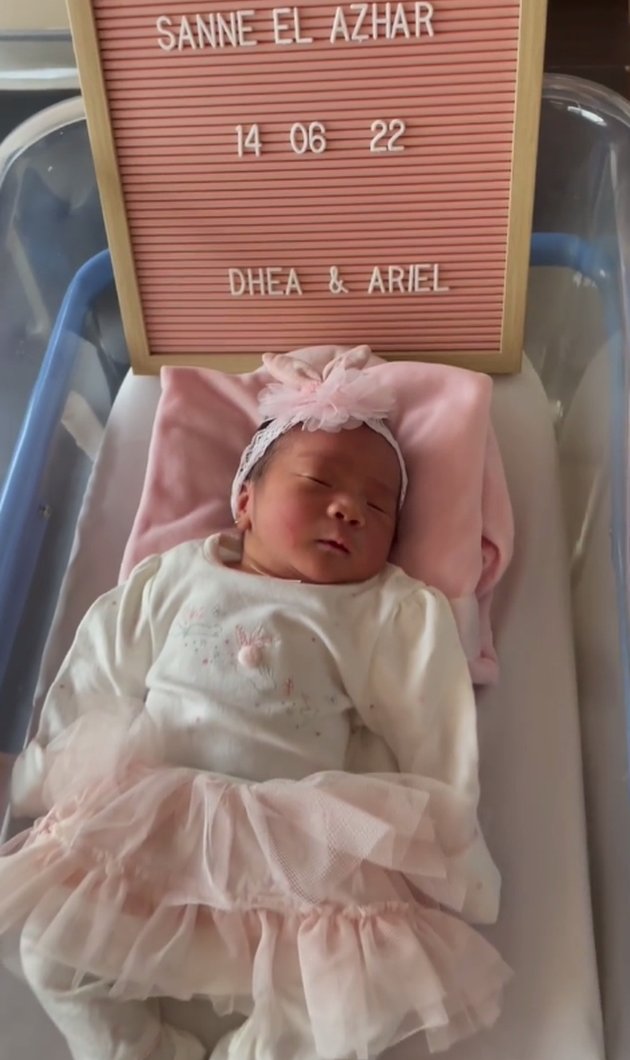 Portraits of Sanne, Dea Ananda's Child, and Ariel Nidji Finally Allowed to Go Home from the Hospital, Super Cute!