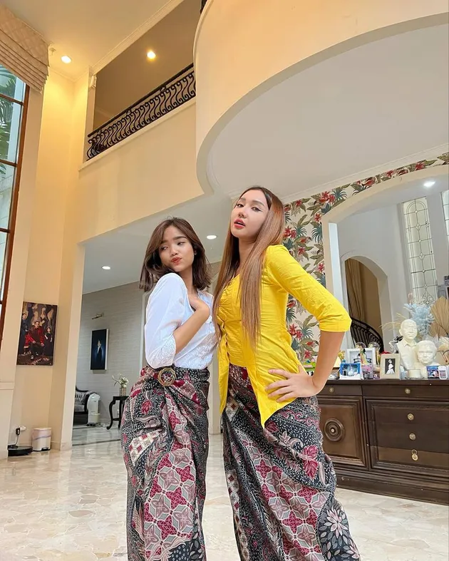 Sarwendah Fuji Lucinta Hari Kartini Kebaya