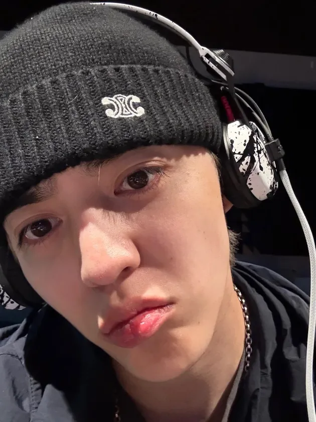 S.Coups SEVENTEEN pose manyun