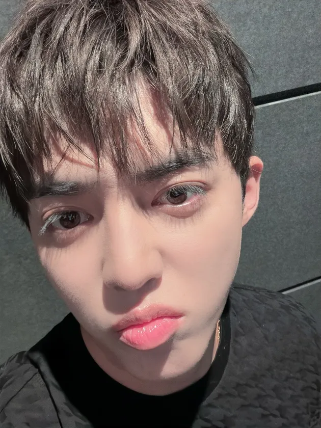 S.Coups SEVENTEEN manyun di gedung hybe