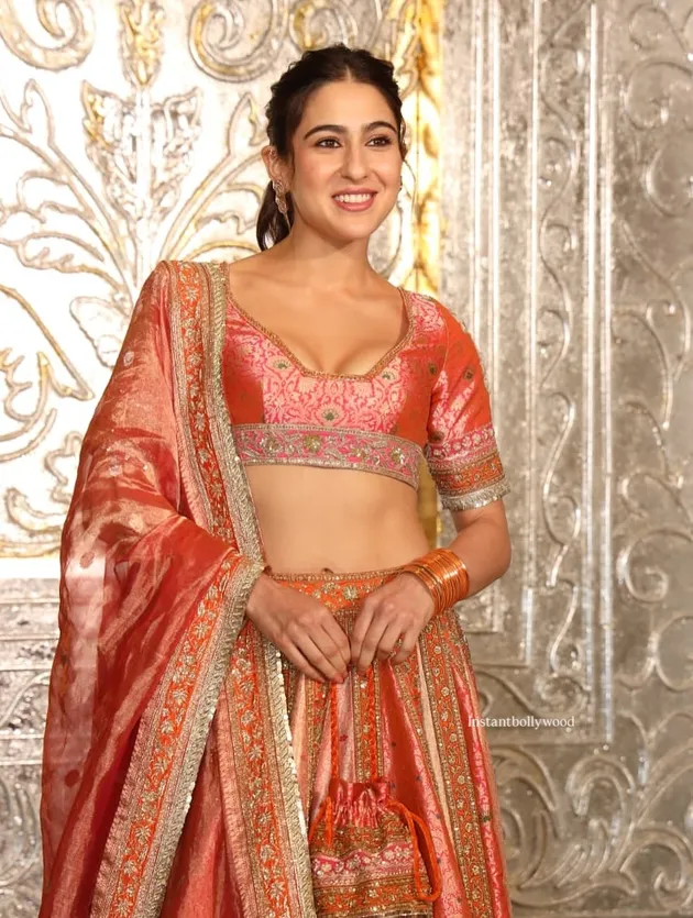 Sara Ali Khan pakai lehenga cantik