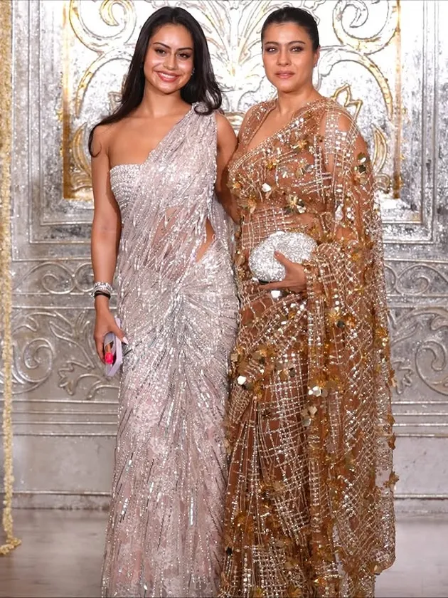 Kajol dan Nysa Devgan pakai sari glamour