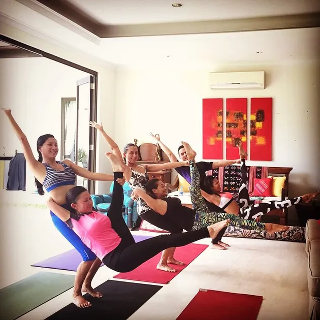 Film Yoga Adalah | potret senam yoga indah kalalo super hot bikin salah Film Yoga Adalah | potret senam yoga indah kalalo super hot bikin salah