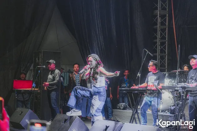 Sederet Penampilan Para Musisi Lokal &amp; Internasional di OTW Festival Malang