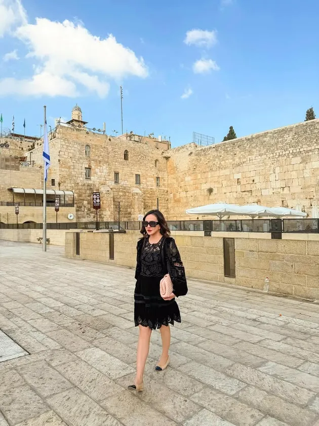 Shandy Aulia stylish