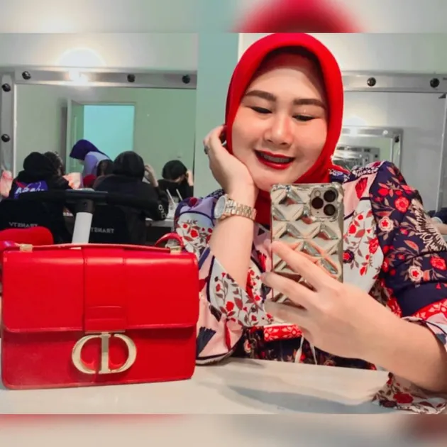 Shelvie Hana Istri Daus Mini