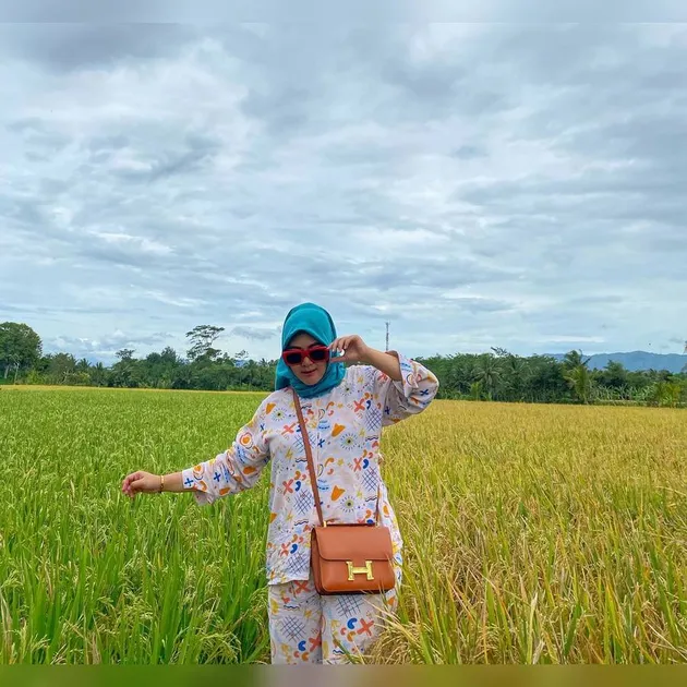 Shelvie Hana Istri Daus Mini