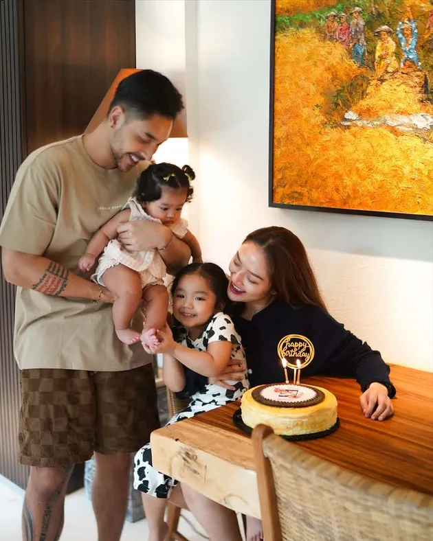 Siti Badriah dan keluarganya