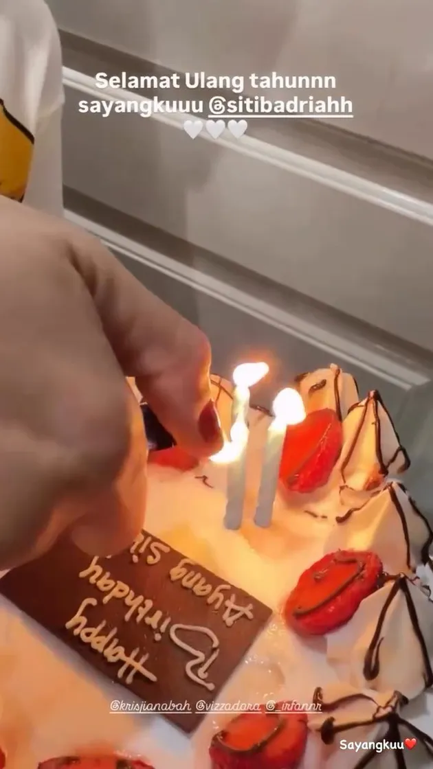 momen ultah Siti Badriah