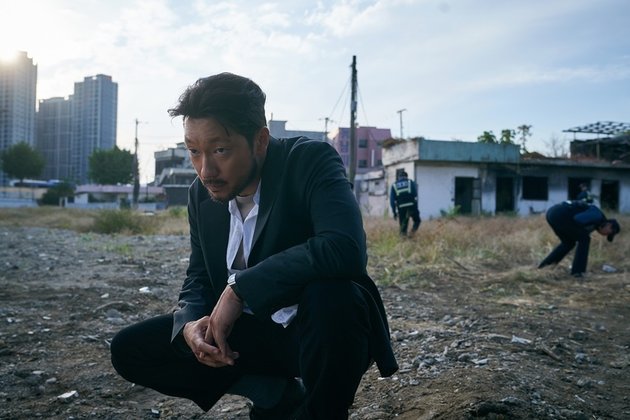 Portrait of Son Suk Ku as a Detective in 'A KILLER PARADOX', Dubbed by Director as One of the Most Attractive Men in Korea