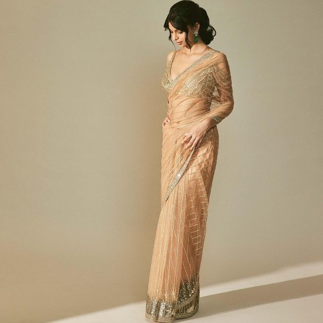 Portrait of Suhana Khan, Shahrukh Khan's Daughter, Wearing a Sari, Beautiful Like an Indian Doll