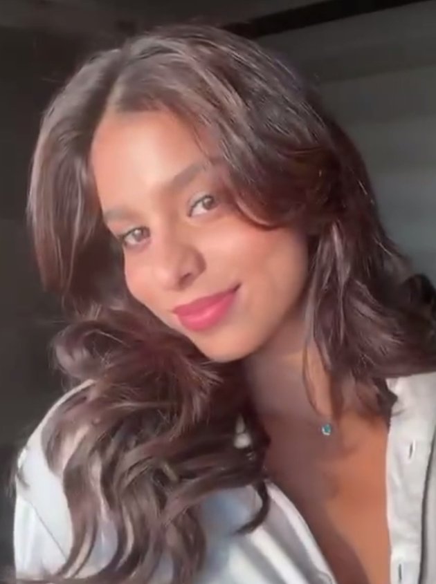 Portrait of Suhana Khan Chosen as Brand Ambassador for Famous Makeup Brand Before Debut, Indian Netizens Are Excited