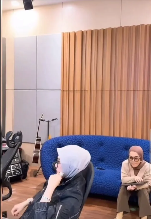 Syahrini setia ditemani Aisyahrani