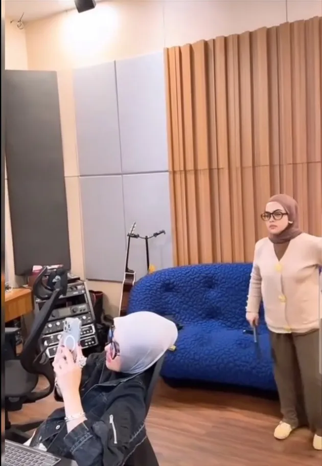 Syahini mau rilis musik?