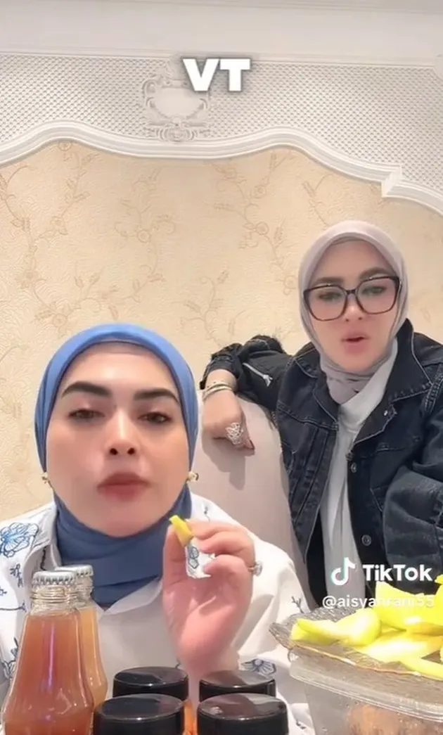 Syahrini OOTD-nya sama dengan saat live TikTok