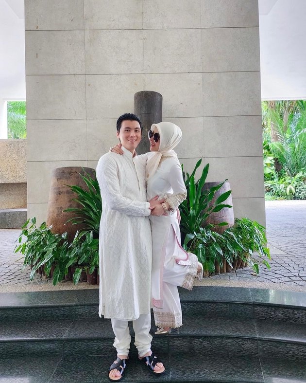 Syahrini's Portrait Displays Romantic Photos on Eid Moment, Reino Barack Doesn't Wear Wedding Ring Becomes the Spotlight