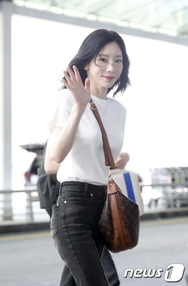 Portrait of Taeyeon Girls Generation Departing from Incheon Airport to Jakarta for Tomorrow's Concert, Her Beauty is Dazzling!