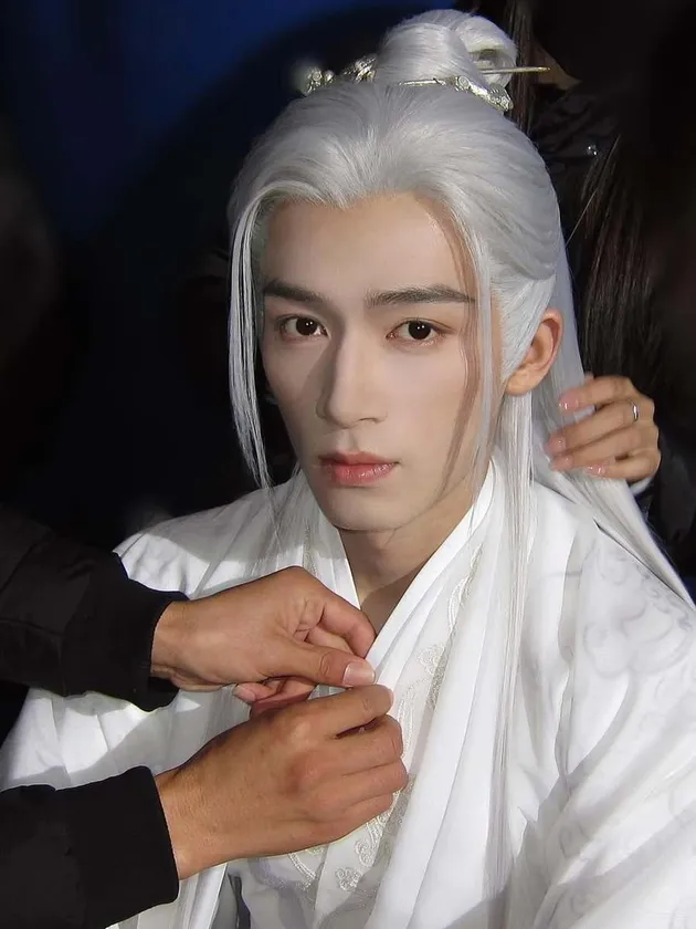 Visual Ganteng di Balik Layar