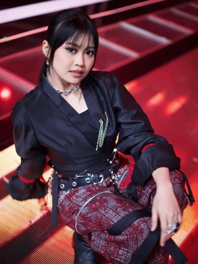 Potret Tasya DA7 Tampil Metal di Band Academy, Kompak Nyanyi bareng Eby dan Zahra