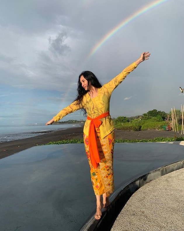 Portrait of Tata Cahyani, Tommy Soeharto's Former Wife, Transforming into a Balinese Girl, Still Looks Young at 46