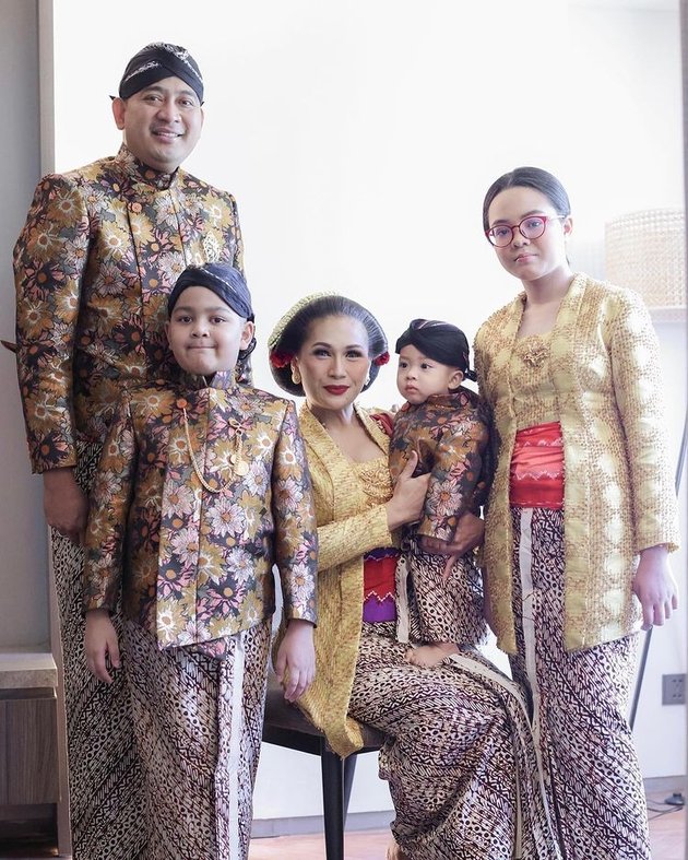 Portrait of Tedak Siten Baby Erlangga, Tata Janeeta's Child - Brotoseno, Luxurious with Javanese Customs