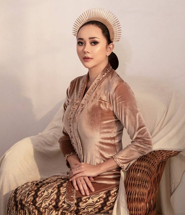 Latest Portrait of Aura Kasih Who is Now Slimmer, Body Goals Like a Spanish Guitar Making Netizens Fail to Focus