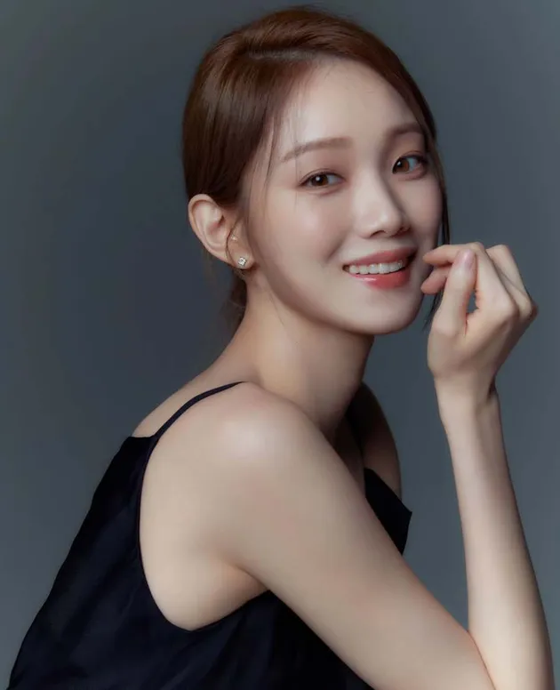 Potret Terbaru Lee Sung Kyung Makin Cantik dan Menawan