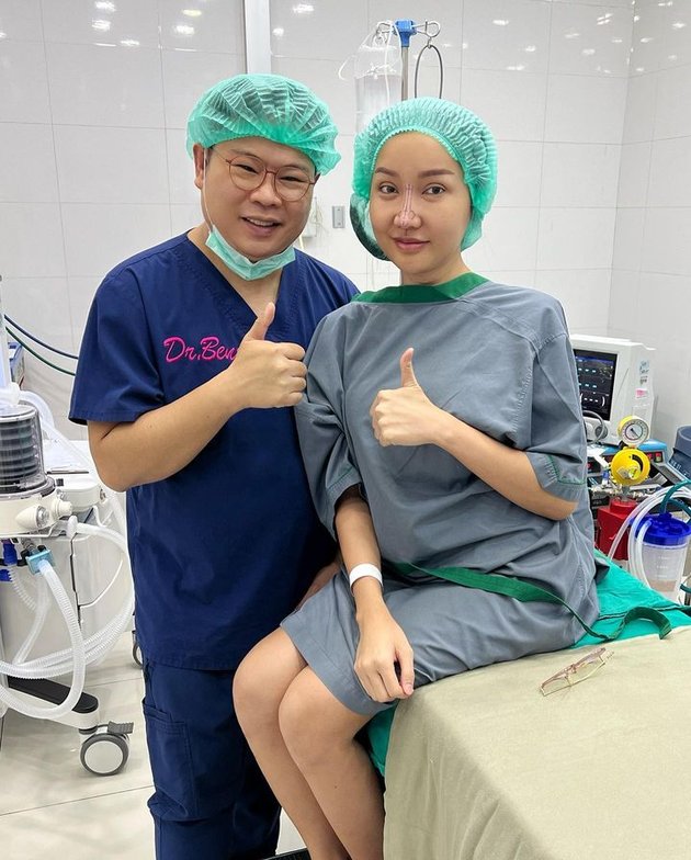 Beberapa waktu lalu, Lucinta Luna nekat mengambil sebuah keputusan besar lagi. Kali ini, ia kembali menjalani prosedur operasi plastik di luar negeri.