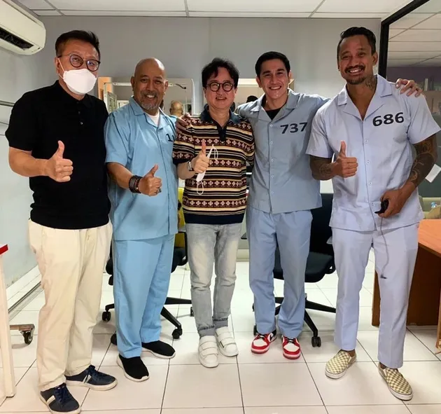 Potret Tora Sudiro dengan Badan Kekarnya