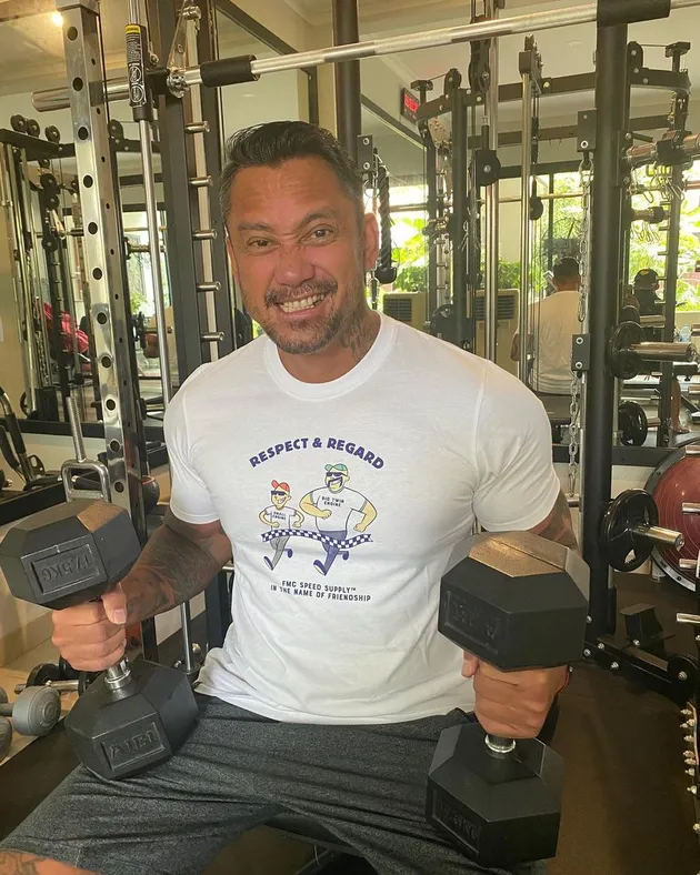 Potret Tora Sudiro dengan Badan Kekarnya