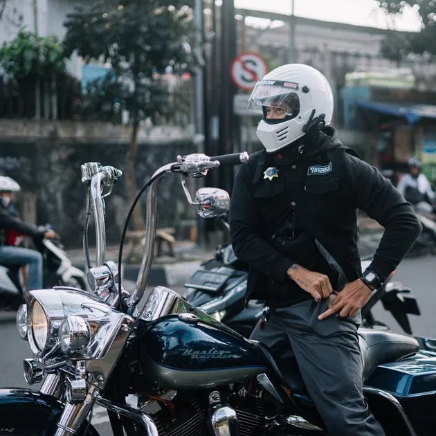 Potret Tora Sudiro dengan Badan Kekarnya