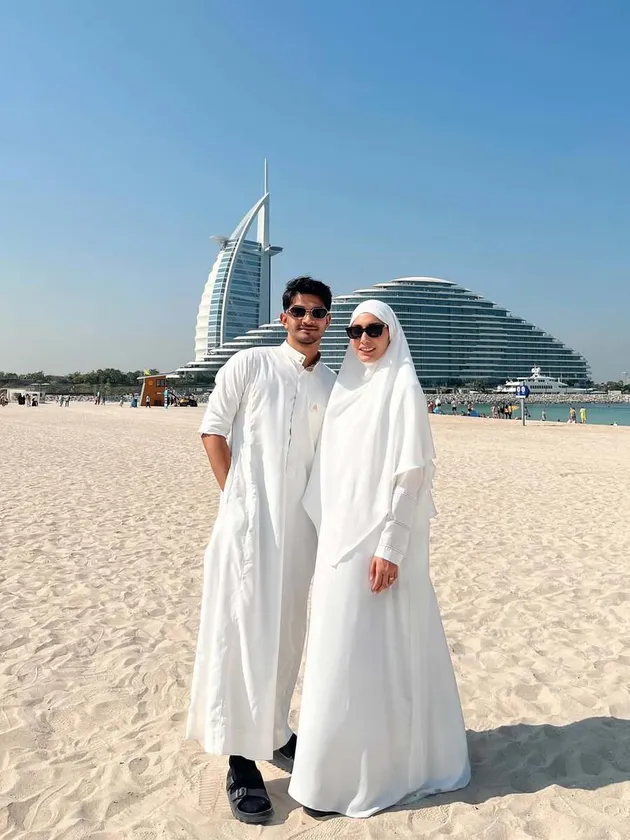 Tyas Mirasih dan Tengku Tezi