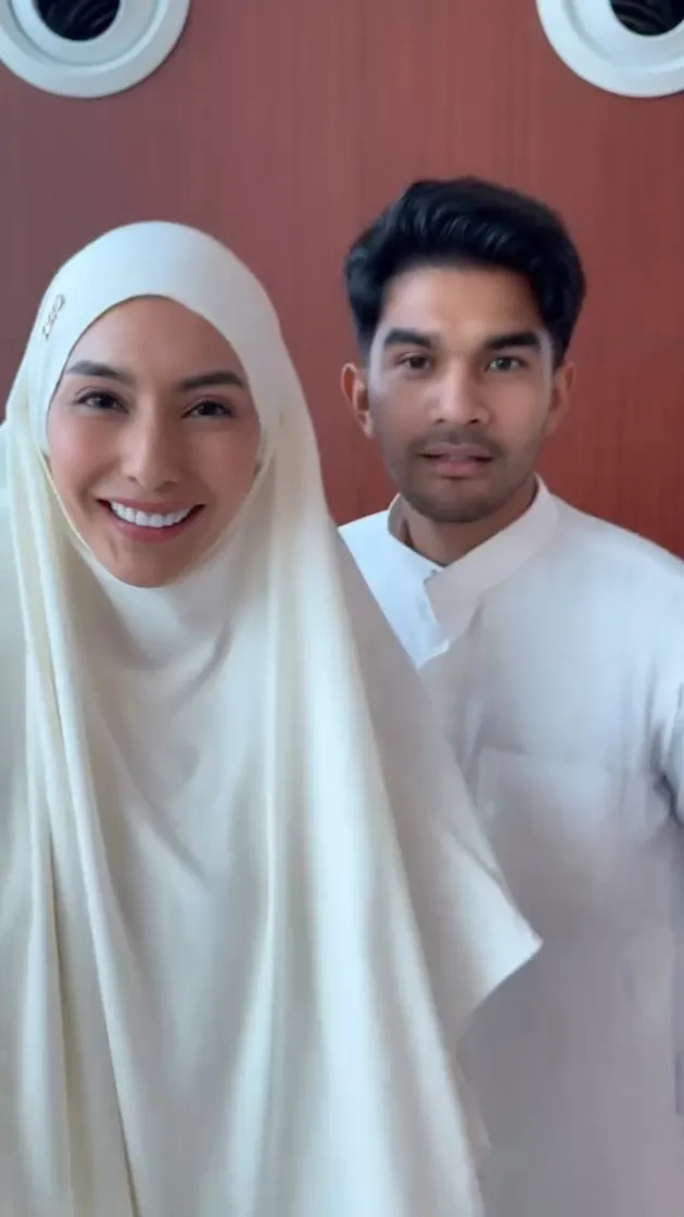 Tyas Mirasih Tampil Berhijab