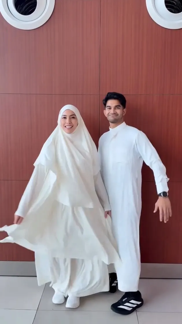 Tyas Mirasih dan Tengku Tezi akan umrah