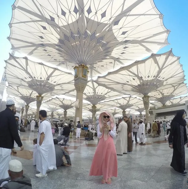 Chika Jessica Umroh &amp; Berhijab