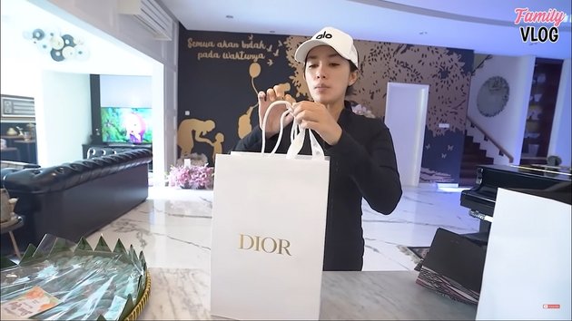 Portrait of Ussy Sulistiawaty Unboxing Expensive Birthday Gifts - Takes Five Days to Unbox