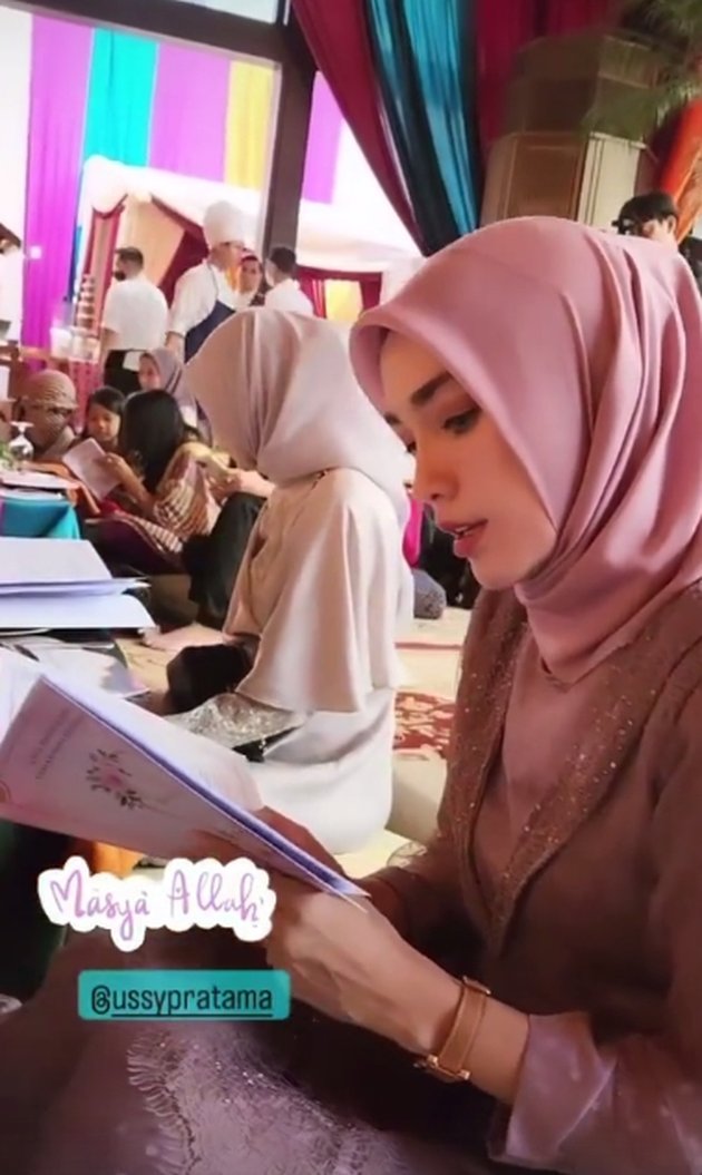 Portrait of Ussy Sulistiawaty Wearing Hijab Attending Friend's Event, Beautiful - Netizens: Hopefully Continues