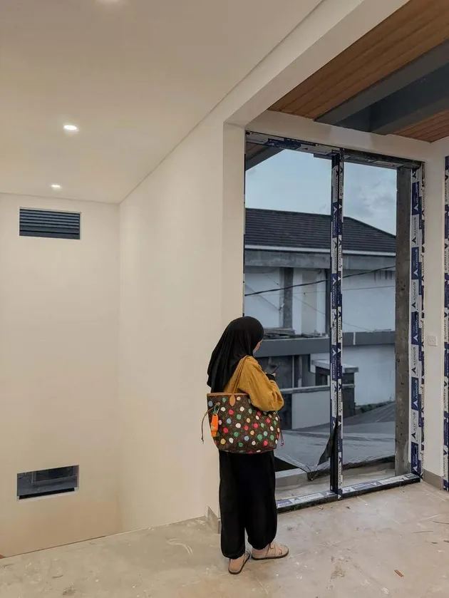 Lesti bangun Villa di Bali.