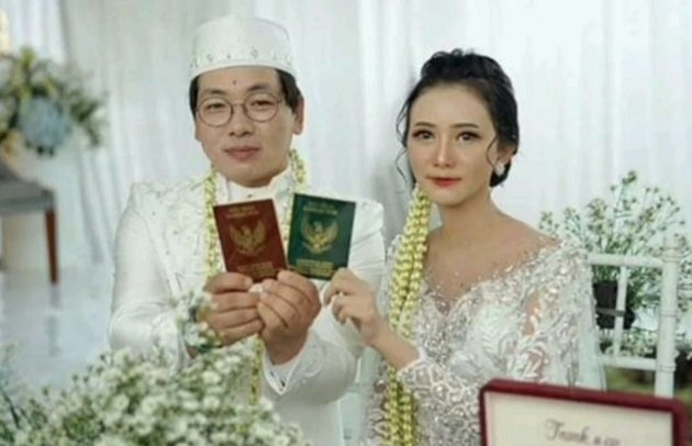 Netizen dibuat heboh mengetahui Lee Min Ho menikah.