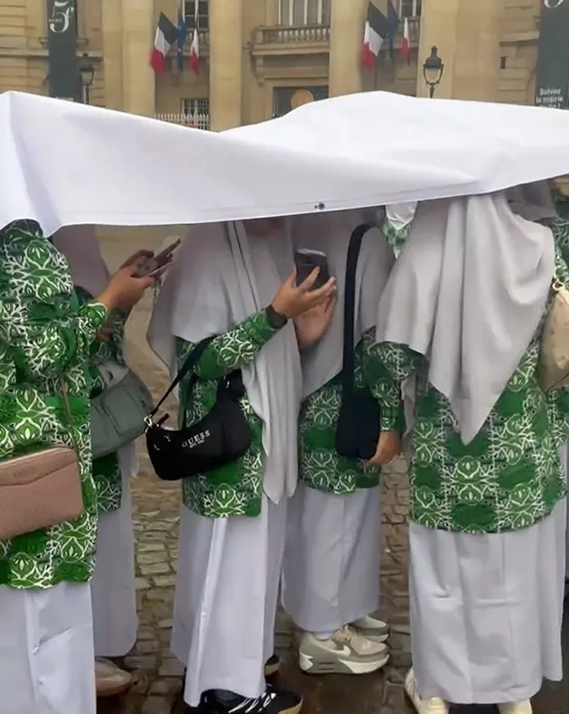 Potret Viral Siswi Al Azhar